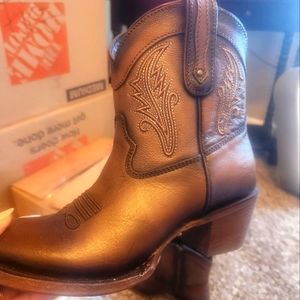Women's half-cowboy boot 👢